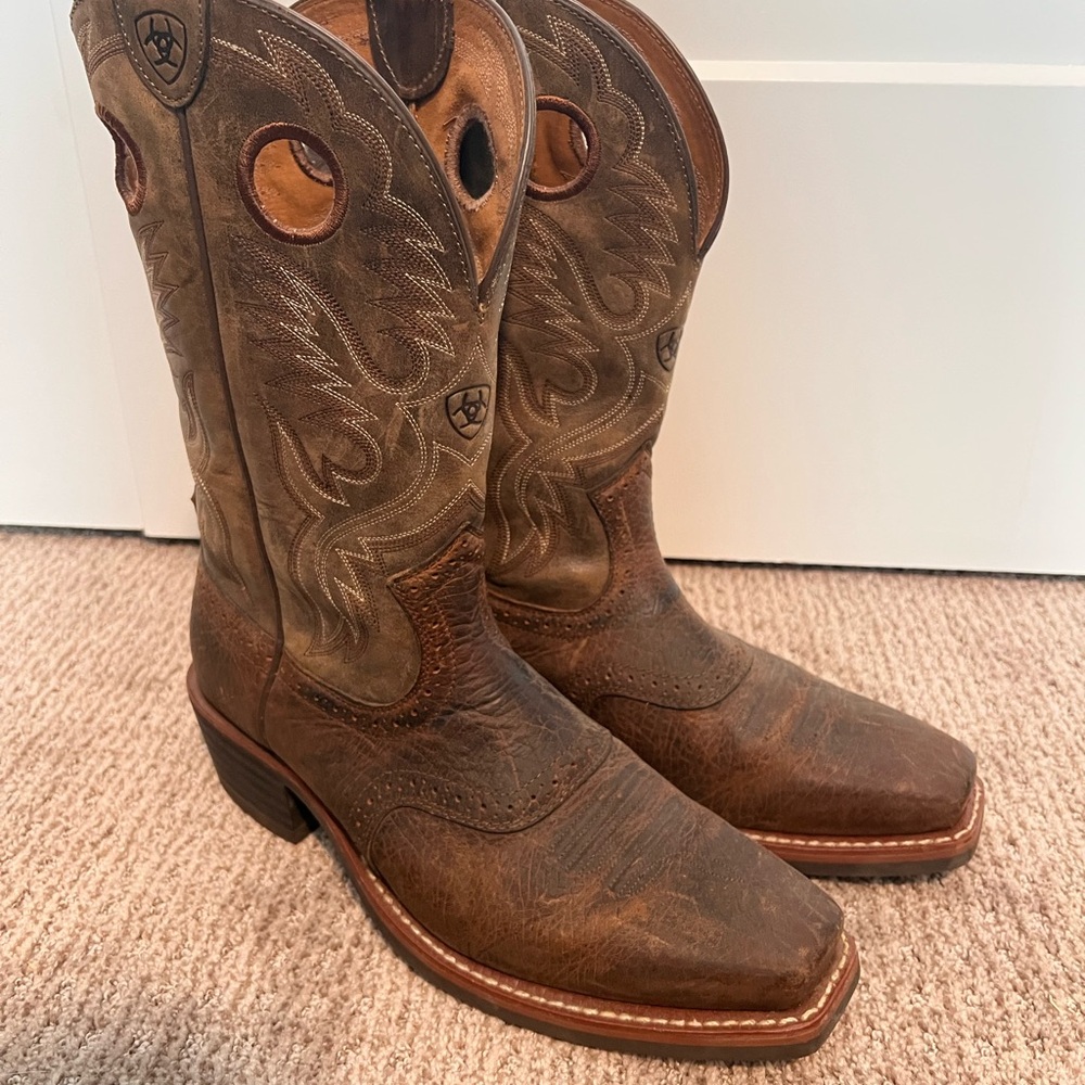 Ariat Men’s Heritage Roughstock - Square Toe Cowboy Boots